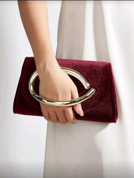 عنابي مخملي