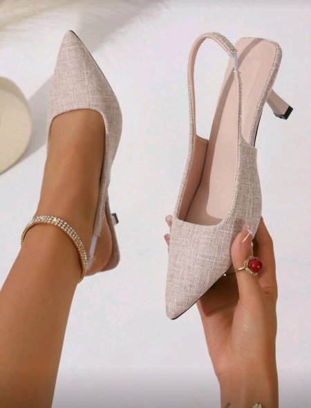 أحذية كعب عالي أنيقة باللون الأسود مفتوحة الظهر مع تصميم أنف مدبب للنساء، أحذية كعب رفيع مغلقة القدم باللون الأبيض مقاسات كبيرة للنساء