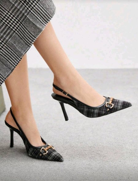 CUCCOO BIZCHIC أحذية نسائية ذات كعب عالي بتصميم إبزيم معدني وطباعة منقوشة عصرية بأصبع قدم مدبب