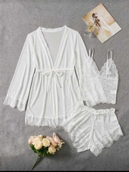 Crystal Vow طقم لانجري شبكي بدانتيل متباين مع روب و حزام - 4 قطع <br> <span class='text-color-warm'>سيتوفر قريباً</span>